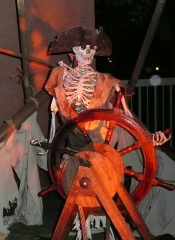 pirate prop skeleton